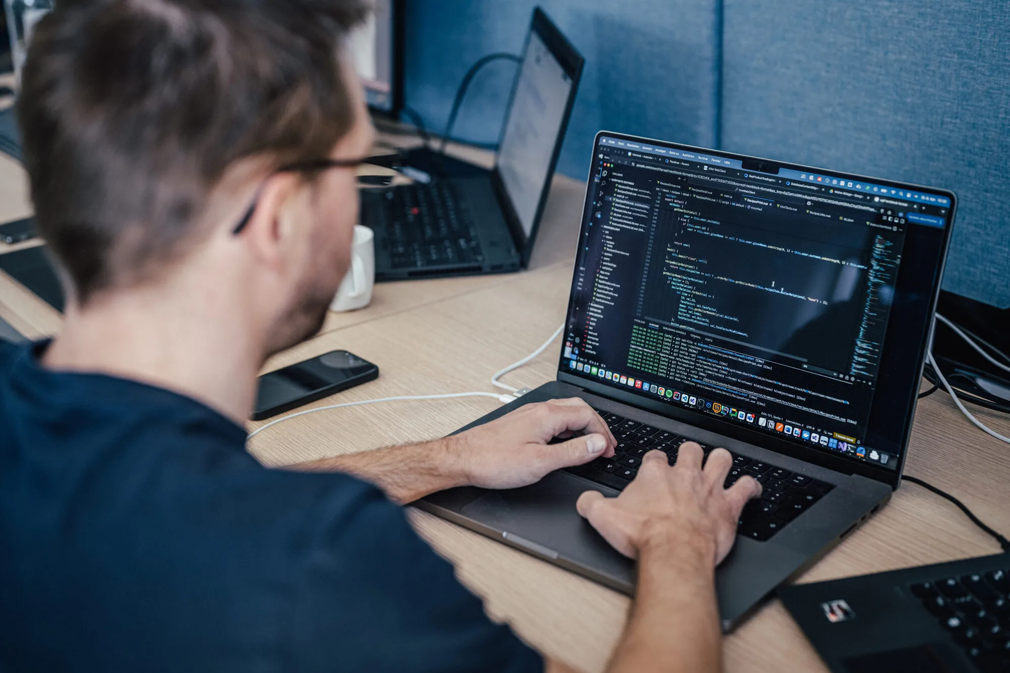 Softwareentwickler bei der Arbeit